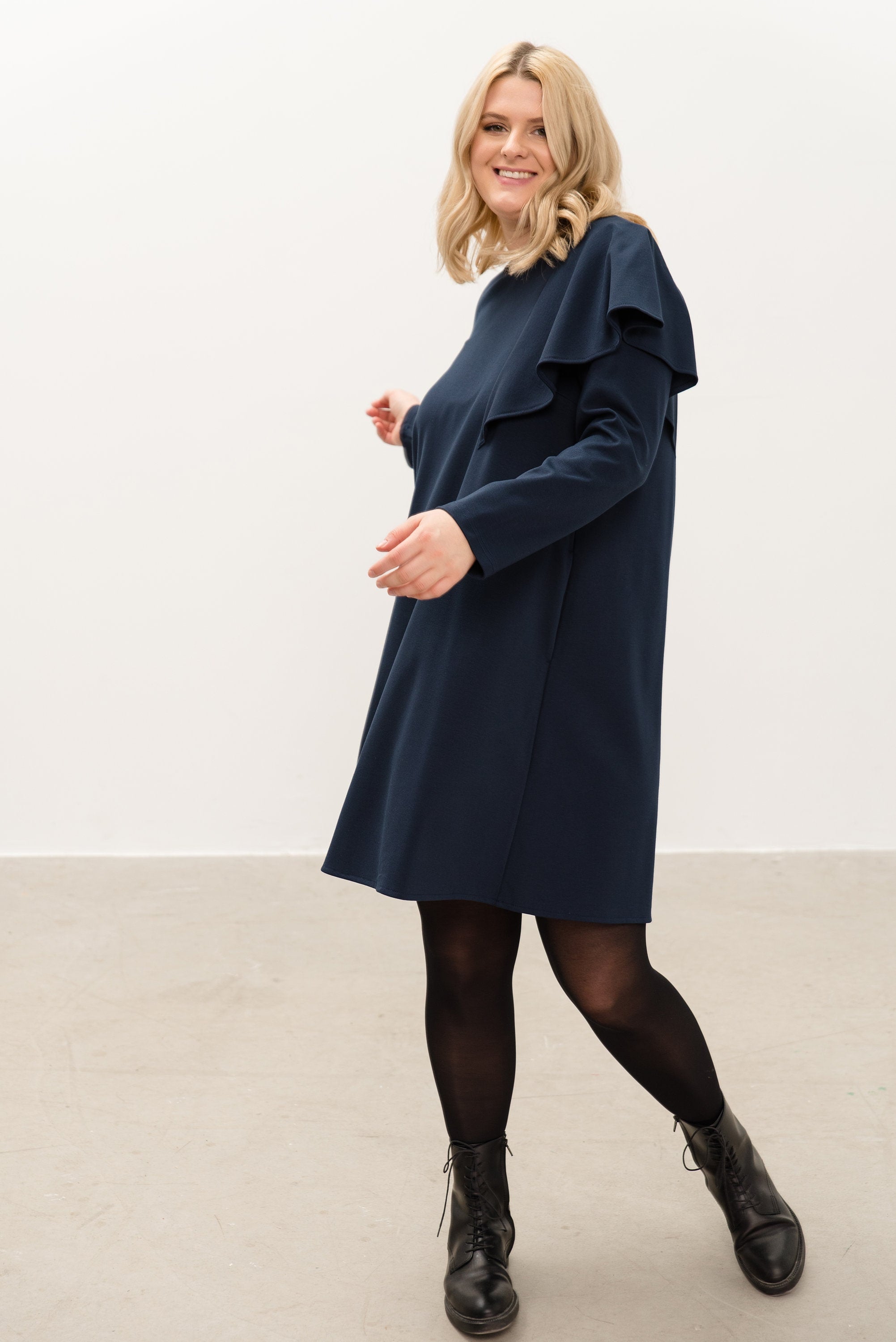 white WING PLUS dress XL